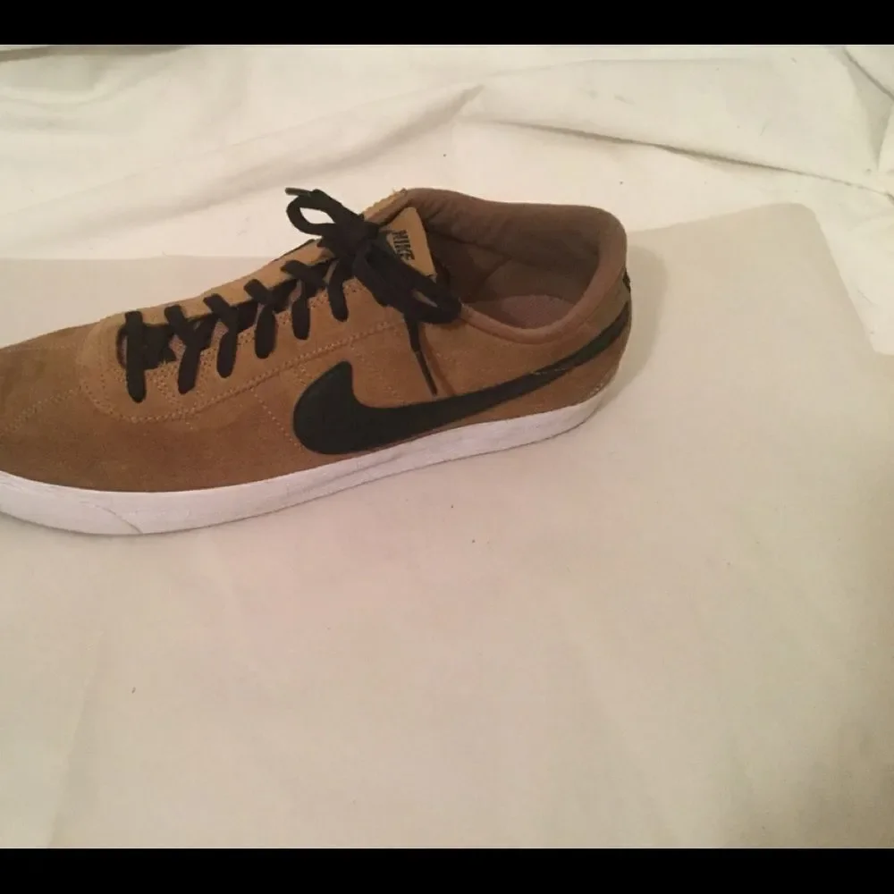 NIKE  SB 877045-201 Size US 10 Fashion sneaker